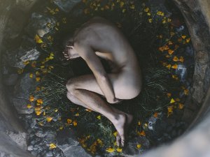 Salud Ecológica: Hombre desnudo